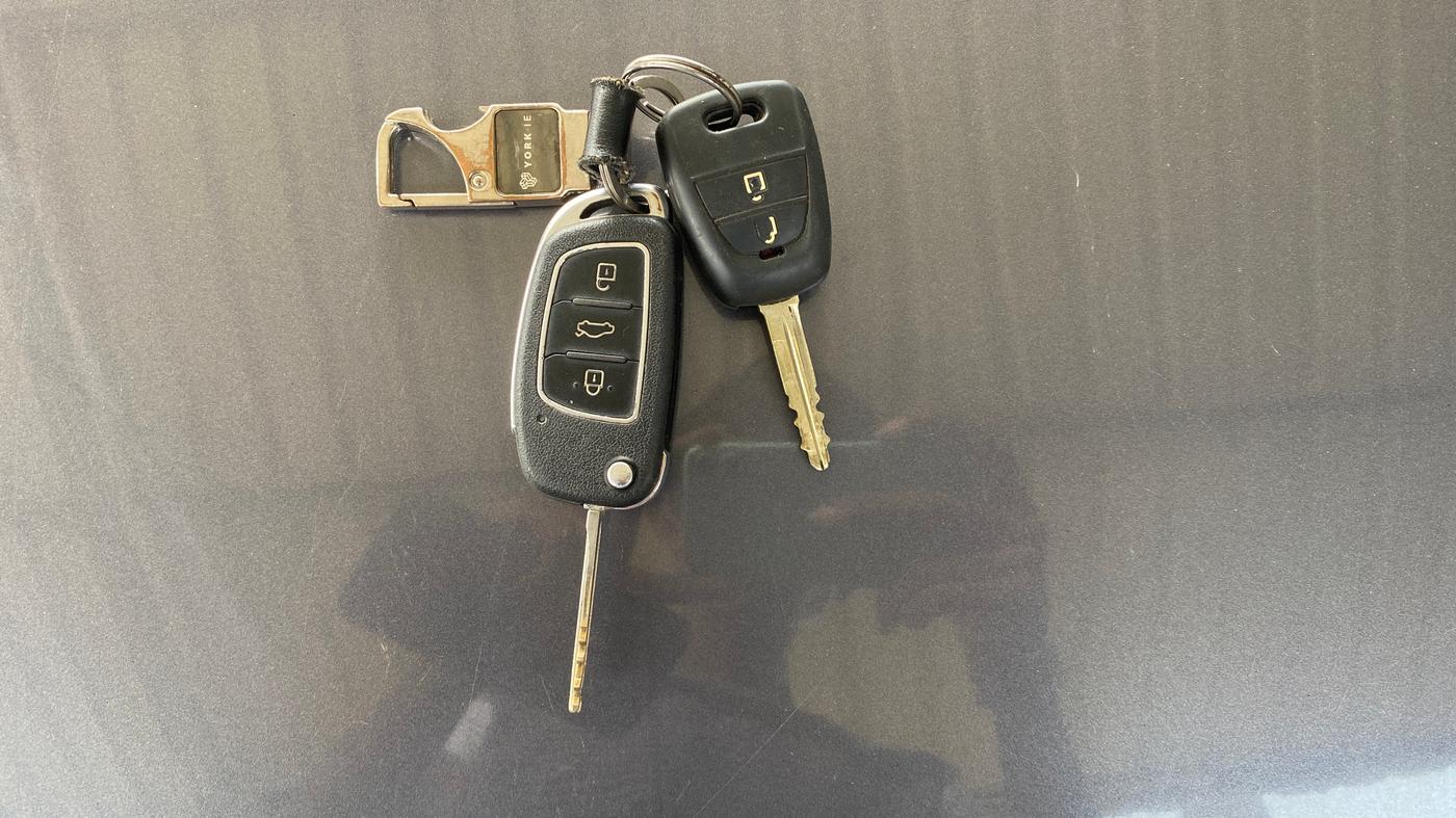 2018 Hyundai Xcent S 1.2, CNG, Manual, 99,084 km, Key Close Up