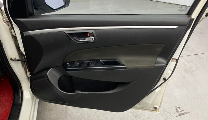 2016 Maruti Swift VXI, Petrol, Manual, 1,39,817 km, Driver Side Door Panels Control