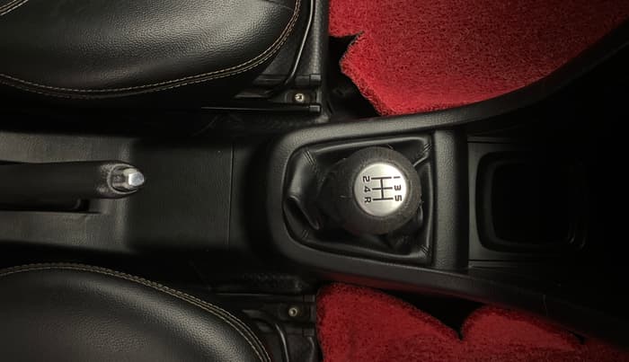 2016 Maruti Swift VXI, Petrol, Manual, 1,39,817 km, Gear Lever