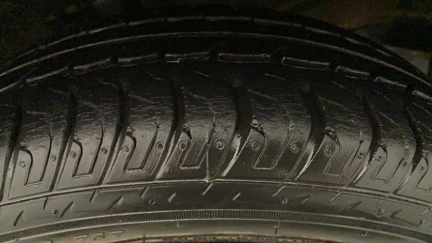 2016 Maruti Wagon R 1.0 VXI AMT, Petrol, Automatic, 18,197 km, Left Front Tyre Tread