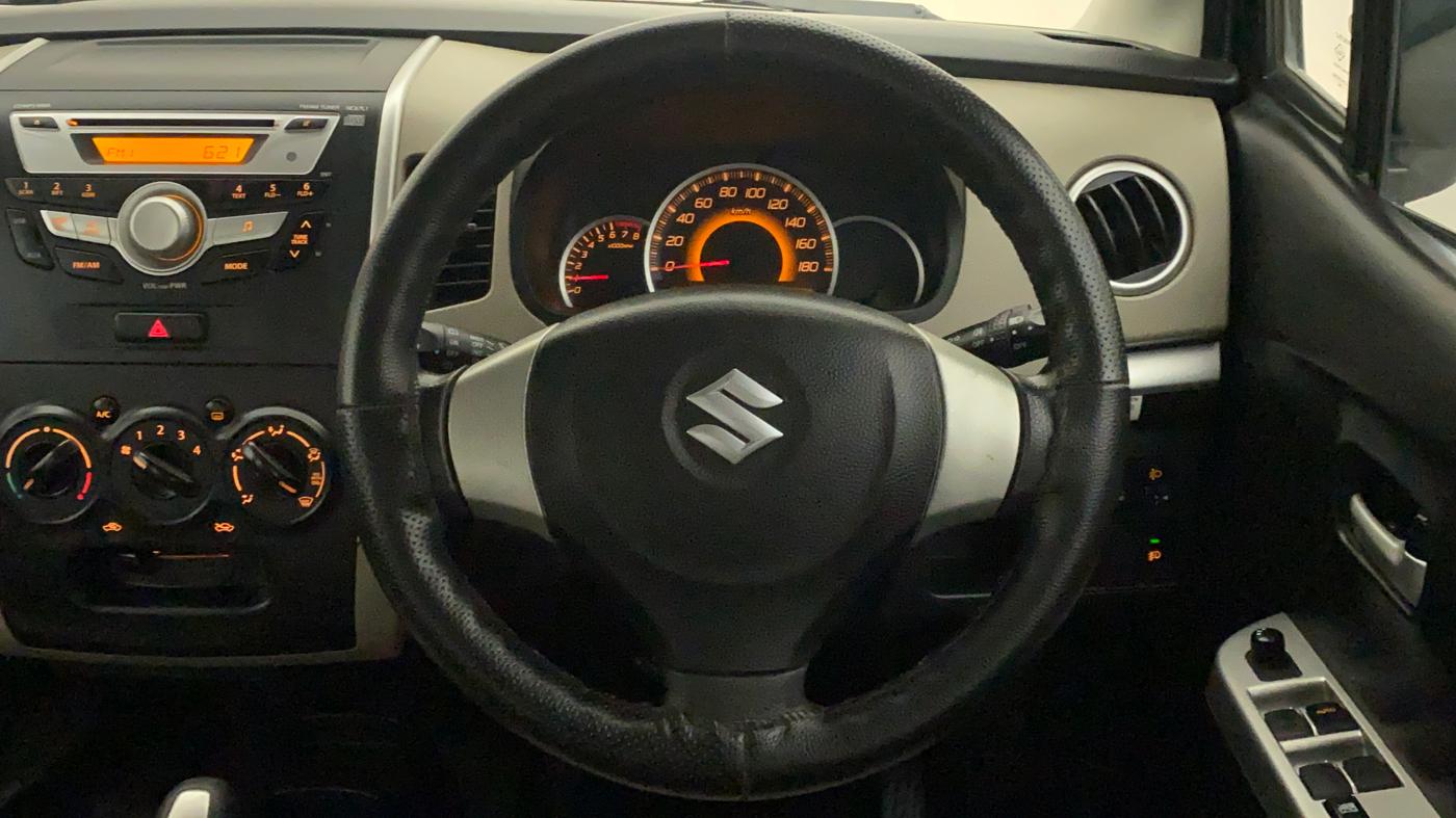 2016 Maruti Wagon R 1.0 VXI AMT, Petrol, Automatic, 18,197 km, Steering Wheel Close Up