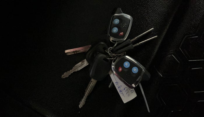 2022 Maruti Alto K10 LXI, Petrol, Manual, 35,395 km, Key Close Up