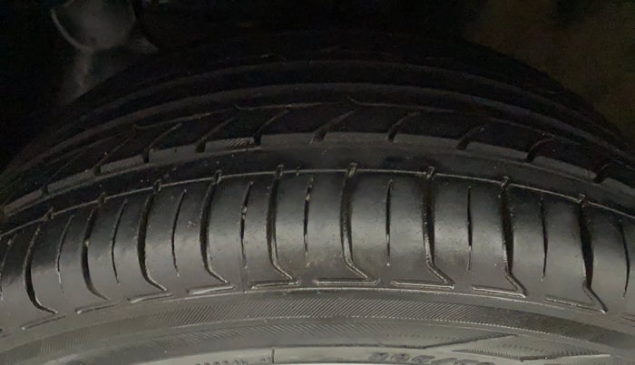 2016 Hyundai Elite i20 ASTA 1.2 (O), Petrol, Manual, 67,676 km, Left Front Tyre Tread