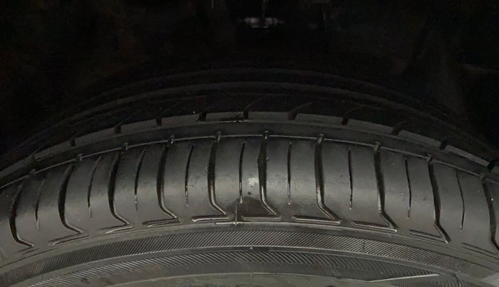 2016 Hyundai Elite i20 ASTA 1.2 (O), Petrol, Manual, 67,676 km, Right Front Tyre Tread