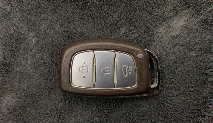 2016 Hyundai Elite i20 ASTA 1.2 (O), Petrol, Manual, 67,676 km, Key Close Up