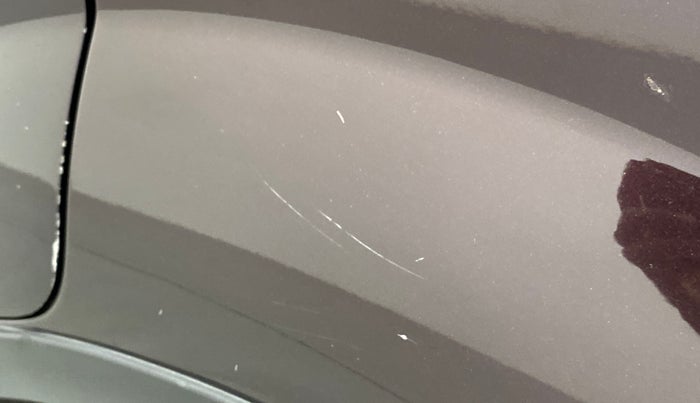 2018 Mahindra XUV500 W10 1.99, Diesel, Manual, 1,24,586 km, Left quarter panel - Minor scratches
