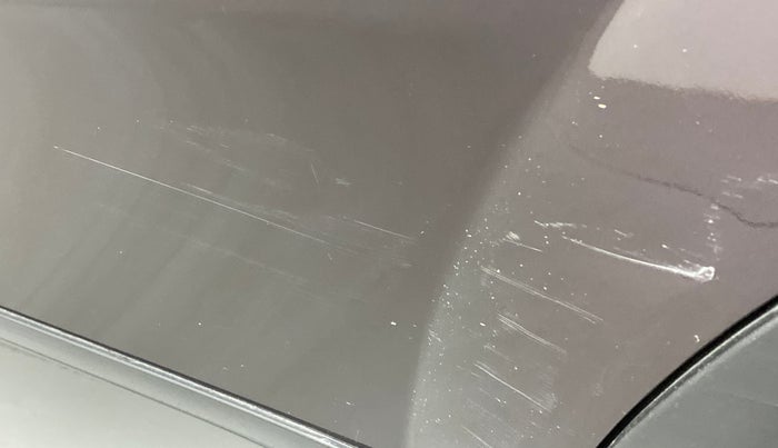 2018 Mahindra XUV500 W10 1.99, Diesel, Manual, 1,24,586 km, Rear left door - Minor scratches