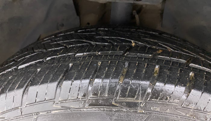2018 Mahindra XUV500 W10 1.99, Diesel, Manual, 1,24,586 km, Left Front Tyre Tread