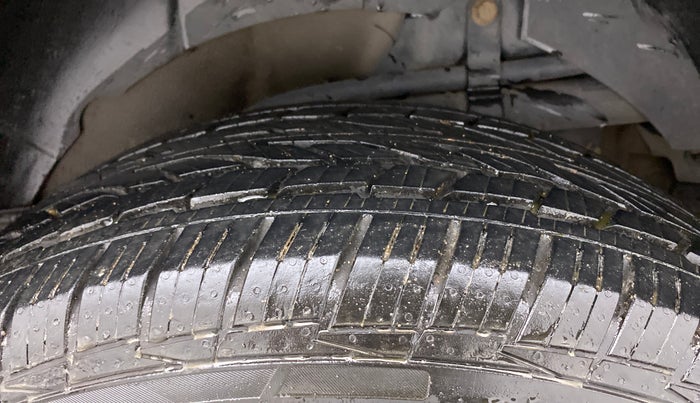 2018 Mahindra XUV500 W10 1.99, Diesel, Manual, 1,24,586 km, Left Rear Tyre Tread