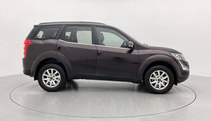 2018 Mahindra XUV500 W10 1.99, Diesel, Manual, 1,24,586 km, Right Side View