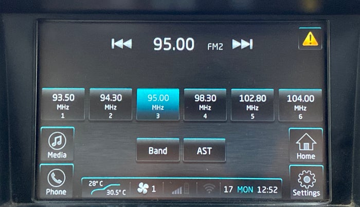 2018 Mahindra XUV500 W10 1.99, Diesel, Manual, 1,24,586 km, Touchscreen Infotainment System