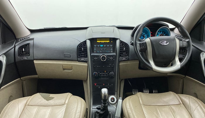 2018 Mahindra XUV500 W10 1.99, Diesel, Manual, 1,24,586 km, Dashboard