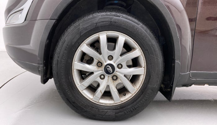 2018 Mahindra XUV500 W10 1.99, Diesel, Manual, 1,24,586 km, Left Front Wheel