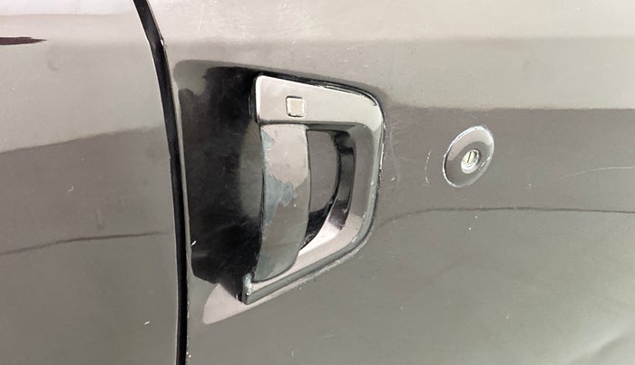2018 Mahindra XUV500 W10 1.99, Diesel, Manual, 1,24,586 km, Lock system - Keyless sensor not working