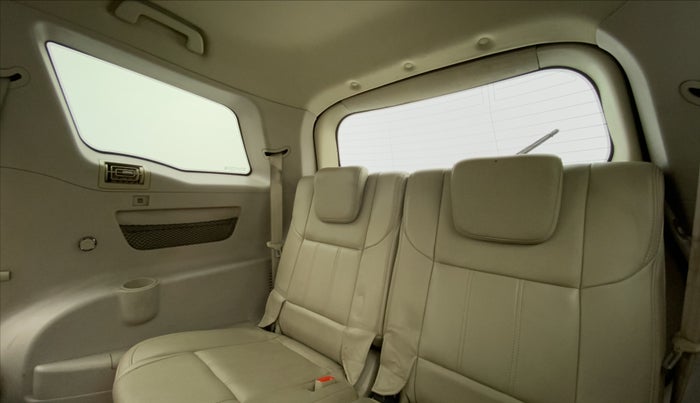2018 Mahindra XUV500 W10 1.99, Diesel, Manual, 1,24,586 km, Third Seat Row ( optional )