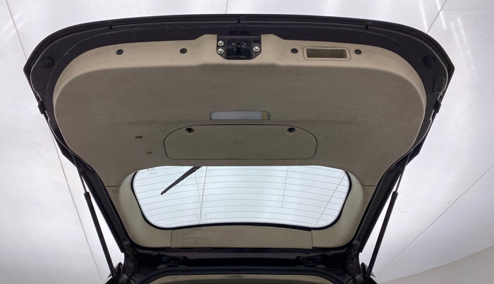 2018 Mahindra XUV500 W10 1.99, Diesel, Manual, 1,24,586 km, Boot Door Open