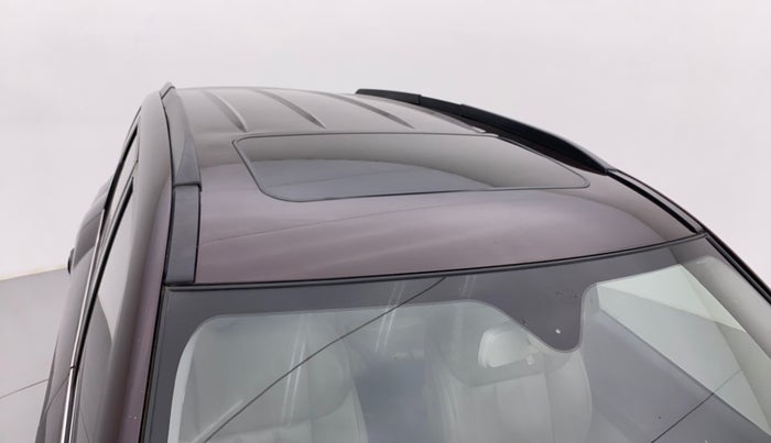 2018 Mahindra XUV500 W10 1.99, Diesel, Manual, 1,24,586 km, Roof