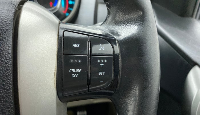 2018 Mahindra XUV500 W10 1.99, Diesel, Manual, 1,24,586 km, Adaptive Cruise Control
