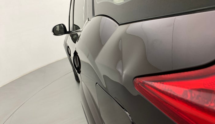 2018 Mahindra XUV500 W10 1.99, Diesel, Manual, 1,24,586 km, Left quarter panel - Slightly dented