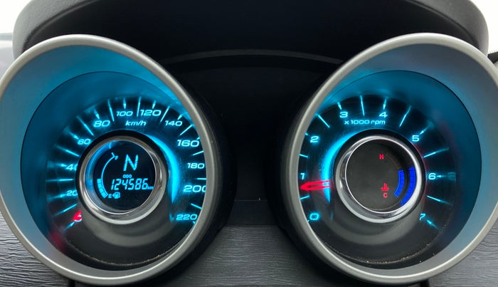 2018 Mahindra XUV500 W10 1.99, Diesel, Manual, 1,24,586 km, Odometer Image