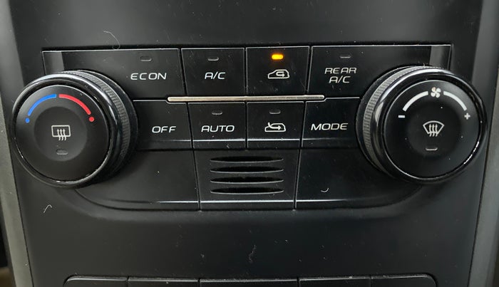 2018 Mahindra XUV500 W10 1.99, Diesel, Manual, 1,24,586 km, Automatic Climate Control
