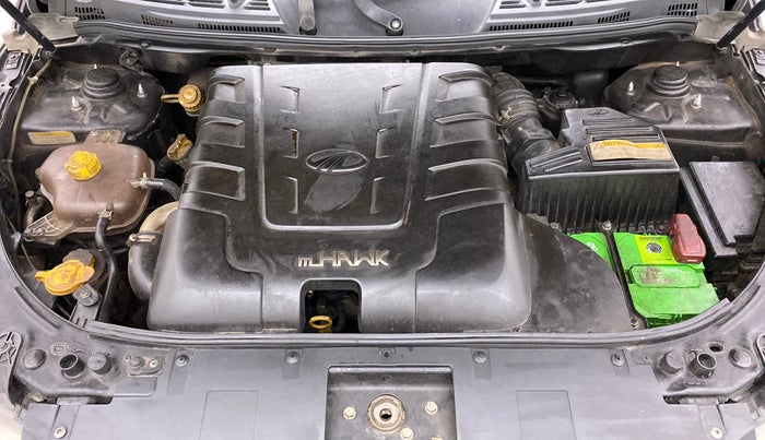 2018 Mahindra XUV500 W10 1.99, Diesel, Manual, 1,24,586 km, Open Bonet