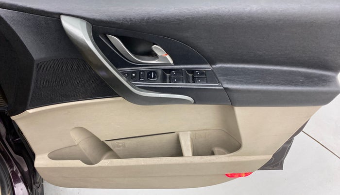 2018 Mahindra XUV500 W10 1.99, Diesel, Manual, 1,24,586 km, Driver Side Door Panels Control