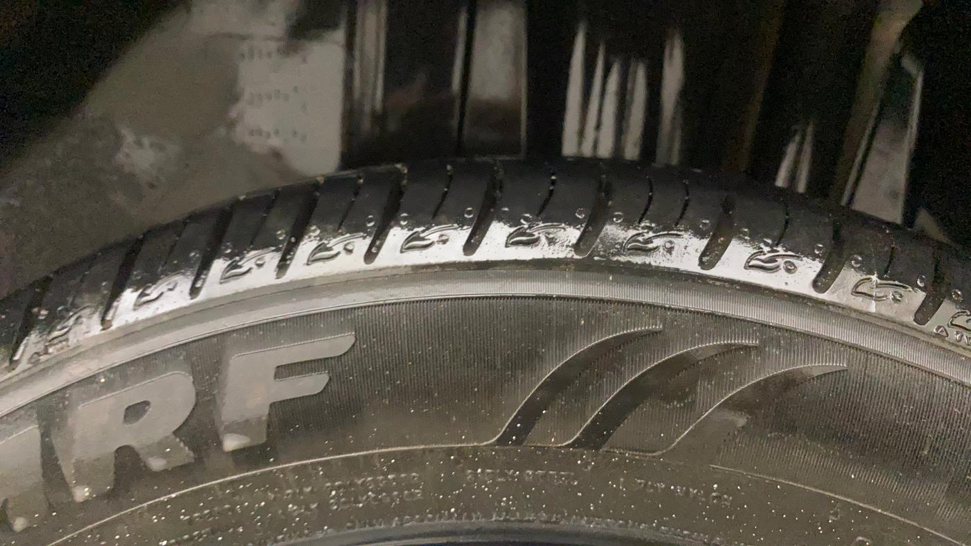 2022 Maruti Vitara Brezza VXI AT SHVS, Petrol, Automatic, 30,010 km, Left Rear Tyre Tread