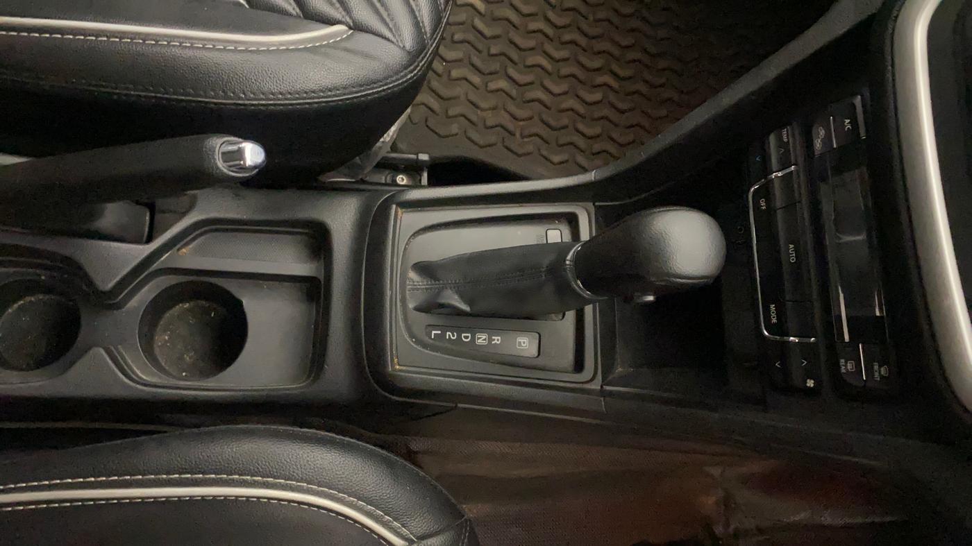 2022 Maruti Vitara Brezza VXI AT SHVS, Petrol, Automatic, 30,010 km, Gear Lever