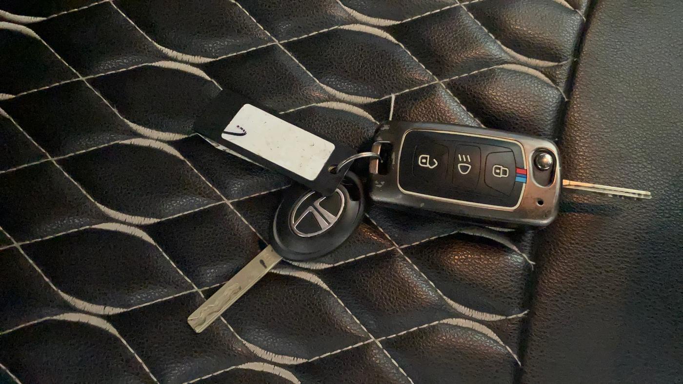 2024 Tata PUNCH ADVENTURE RHYTHM CNG, CNG, Manual, 72,526 km, Key Close Up
