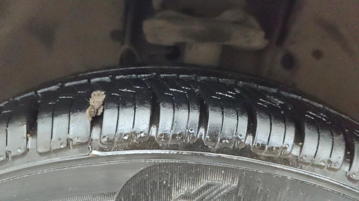 2018 Tata Tiago XZA PLUS PETROL, Petrol, Automatic, 1,04,525 km, Left Front Tyre Tread