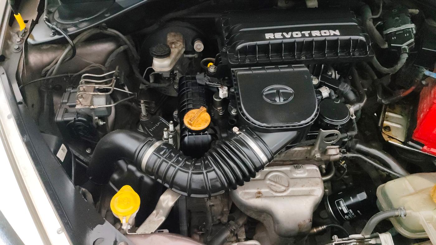 2018 Tata Tiago XZA PLUS PETROL, Petrol, Automatic, 1,04,525 km, Engine View - Right