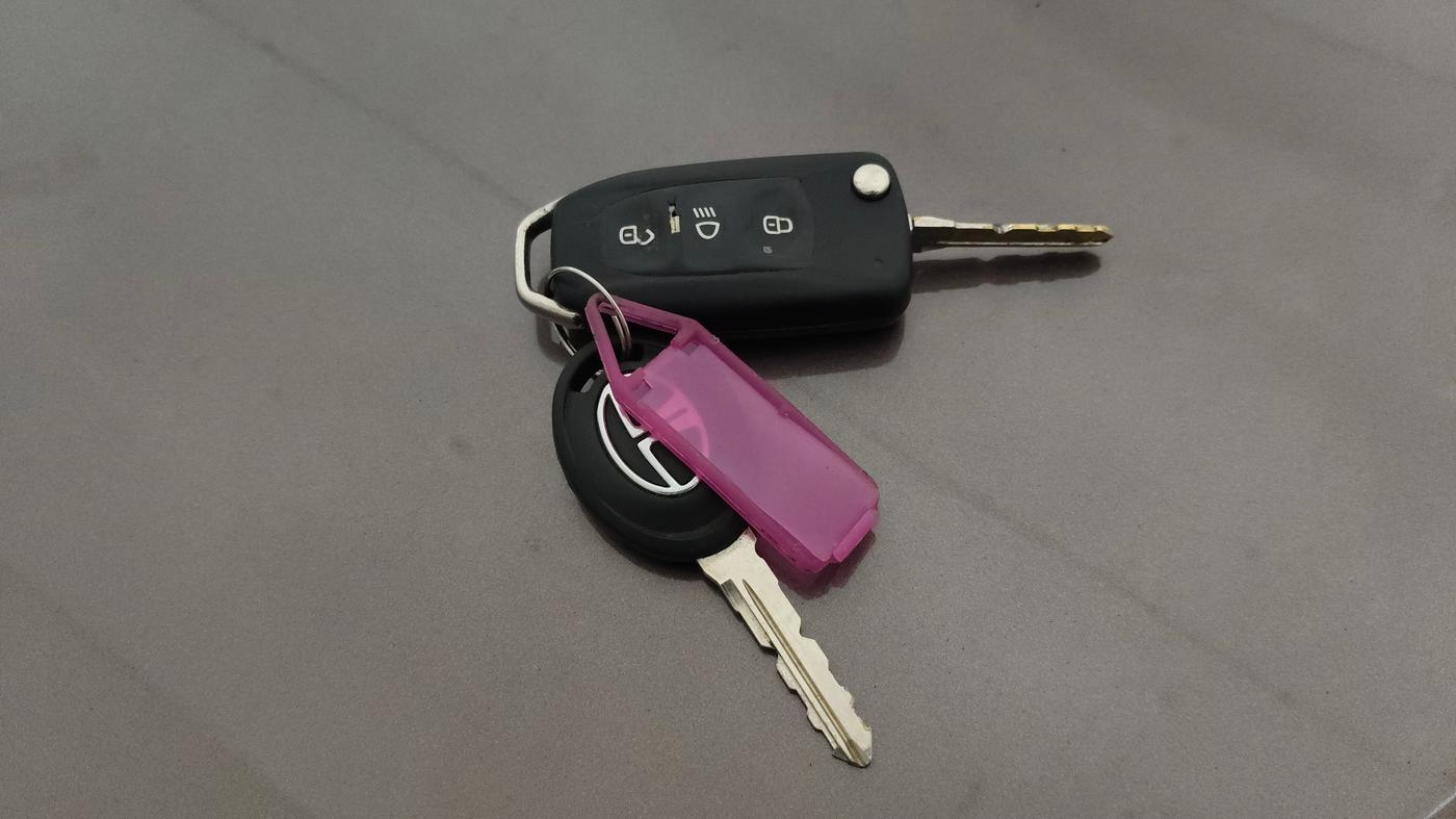 2018 Tata Tiago XZA PLUS PETROL, Petrol, Automatic, 1,04,525 km, Key Close Up
