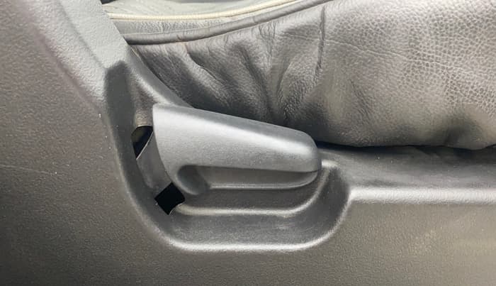 2014 Maruti Wagon R 1.0 LXI CNG, CNG, Manual, 77,879 km, Driver Side Adjustment Panel