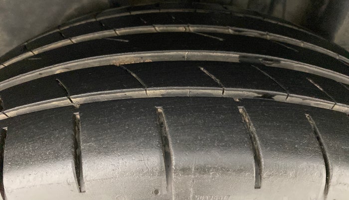 2016 Volkswagen Vento HIGHLINE 1.5 AT, Diesel, Automatic, 80,212 km, Left Rear Tyre Tread