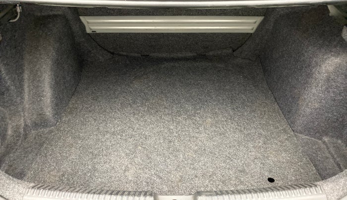 2016 Volkswagen Vento HIGHLINE 1.5 AT, Diesel, Automatic, 80,212 km, Boot Inside