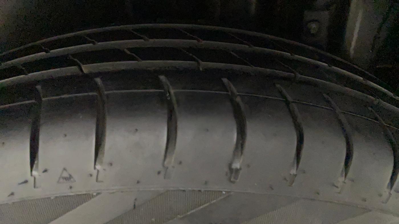 2012 Maruti Swift VXI, Petrol, Manual, 52,117 km, Right Front Tyre Tread