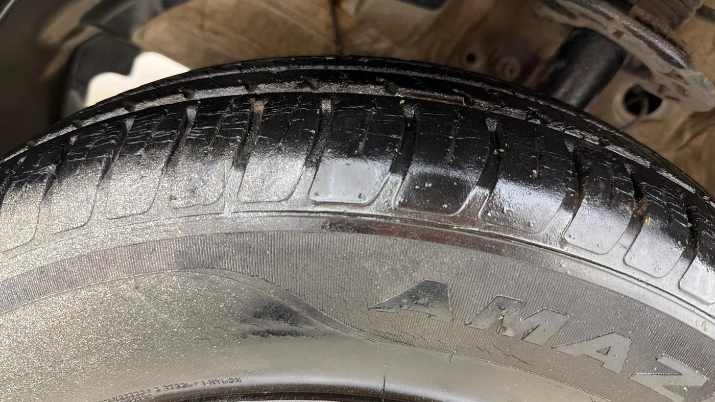 2018 Maruti Swift VXI, Petrol, Manual, 13,678 km, Left Front Tyre Tread