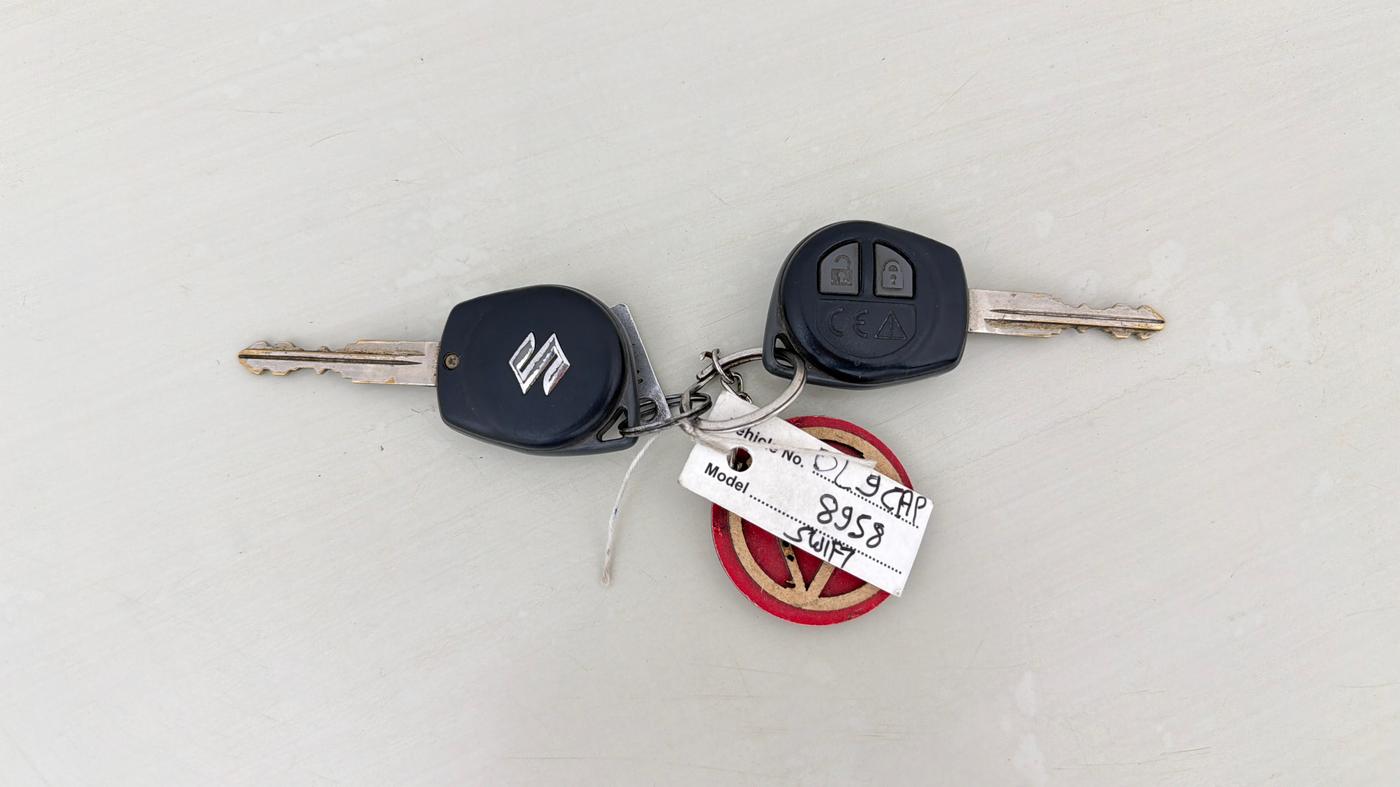 2018 Maruti Swift VXI, Petrol, Manual, 13,678 km, Key Close Up