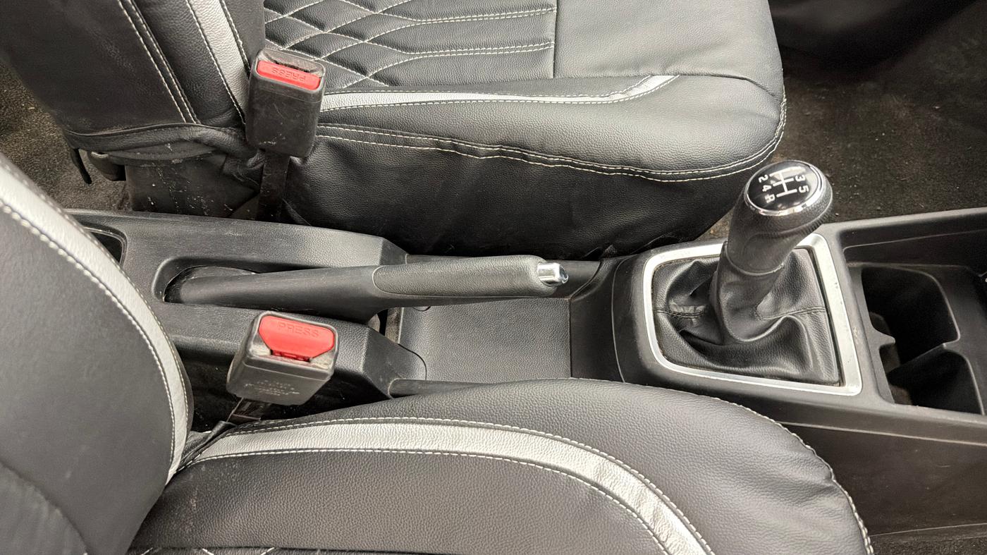 2018 Maruti Swift VXI, Petrol, Manual, 13,678 km, Gear Lever