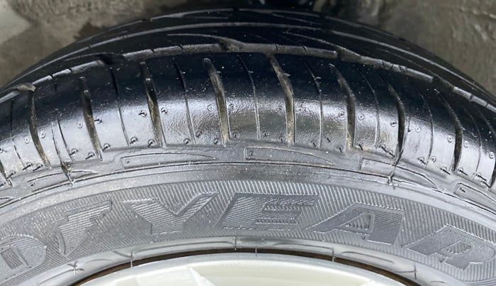 2014 Maruti Alto 800 LXI, Petrol, Manual, 1,37,470 km, Left Front Tyre Tread