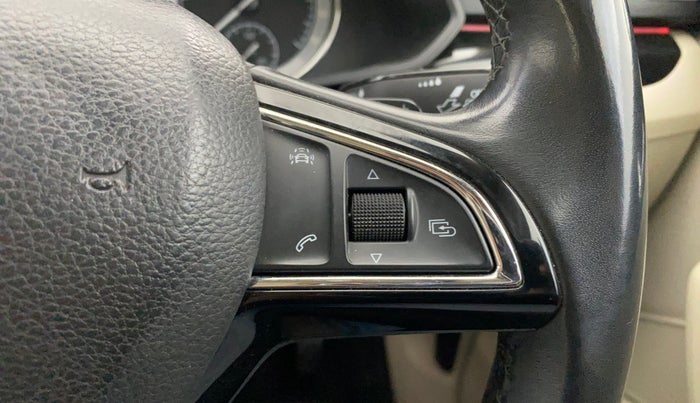 2016 Skoda Superb L&K 1.8 TSI AT, Petrol, Automatic, 51,905 km, Adaptive Cruise Control