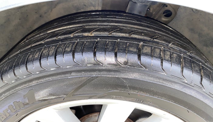 2016 Skoda Superb L&K 1.8 TSI AT, Petrol, Automatic, 51,905 km, Left Front Tyre Tread