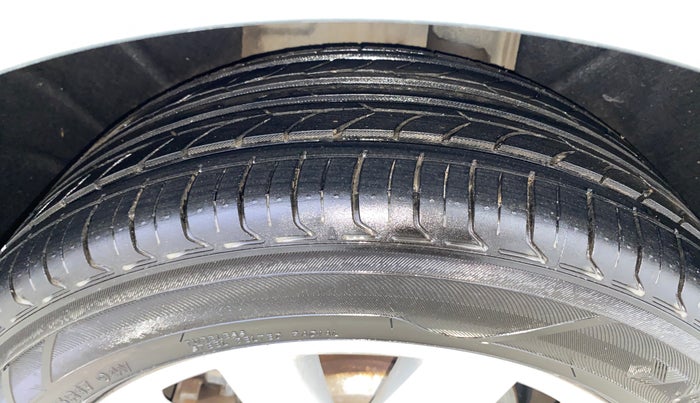 2016 Skoda Superb L&K 1.8 TSI AT, Petrol, Automatic, 51,905 km, Left Rear Tyre Tread