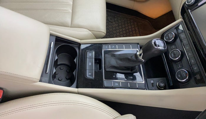 2016 Skoda Superb L&K 1.8 TSI AT, Petrol, Automatic, 51,905 km, Gear Lever