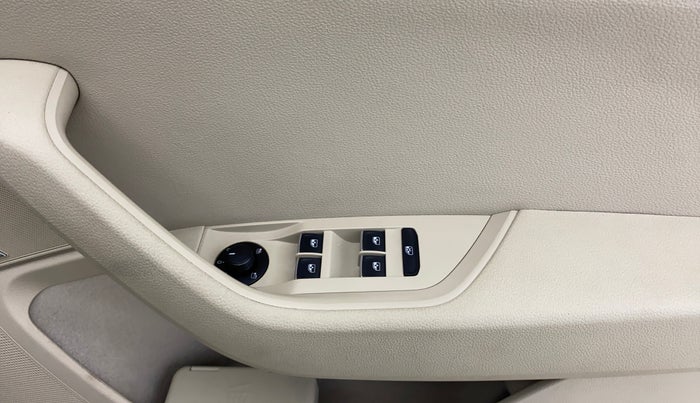 2016 Skoda Superb L&K 1.8 TSI AT, Petrol, Automatic, 51,905 km, Driver Side Door Panels Control