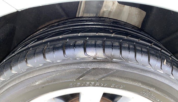 2016 Skoda Superb L&K 1.8 TSI AT, Petrol, Automatic, 51,905 km, Right Rear Tyre Tread