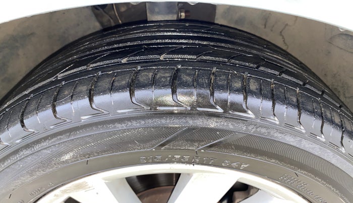 2016 Skoda Superb L&K 1.8 TSI AT, Petrol, Automatic, 51,905 km, Right Front Tyre Tread