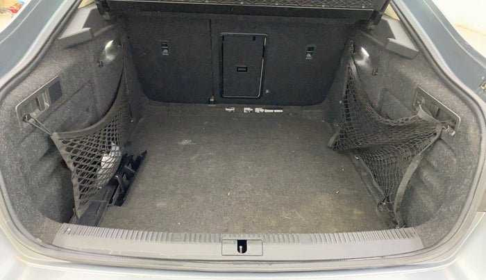 2016 Skoda Superb L&K 1.8 TSI AT, Petrol, Automatic, 51,905 km, Boot Inside