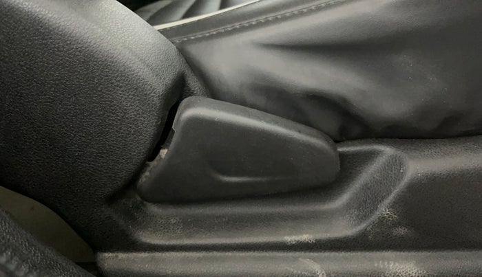 2019 Renault Kwid RXL, Petrol, Manual, 48,746 km, Driver Side Adjustment Panel